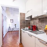 Guesthost - Piazza San Bartolomeo Bright&comfy X4 * Парма