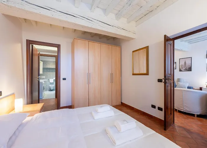 Guesthost - Piazza San Bartolomeo Bright&comfy X4 Apartamento Parma